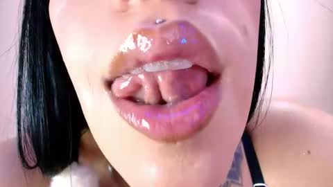 Snapshot of catte_jensen chatting on June 12, 5:50 am Cattleya online show from June 12, 5:50 am