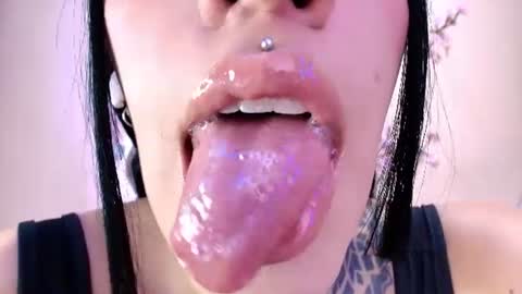 Snapshot of catte_jensen chatting on August 4, 5:43 am Cattleya online show from August 4, 5:43 am