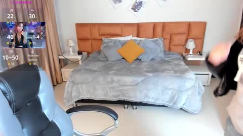 Snapshot of catti_brie_ chatting on November 8, 10:37 am catti_brie_ online show from November 8, 10:37 am