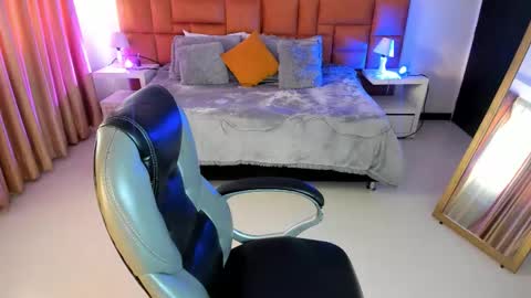 Snapshot of catti_brie_ chatting on November 13, 11:42 am catti_brie_ online show from November 13, 11:42 am