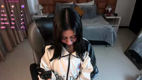 Snapshot of catti_brie_ chatting on November 20, 11:43 am catti_brie_ online show from November 20, 11:43 am