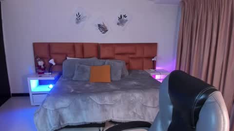 Snapshot of catti_brie_ chatting on November 28, 11:46 am catti_brie_ online show from November 28, 11:46 am