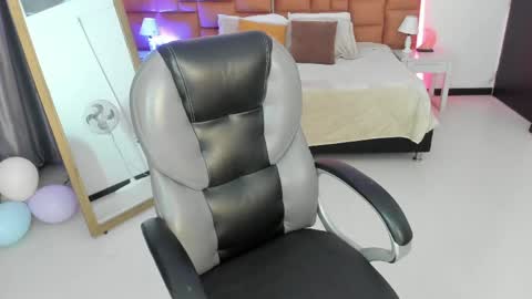 Snapshot of catti_brie_ chatting on April 22, 11:23 am catti_brie_ online show from April 22, 11:23 am