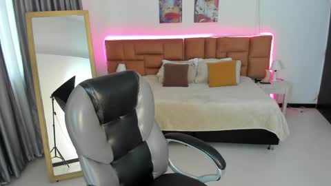 Snapshot of catti_brie_ chatting on April 26, 11:30 am catti_brie_ online show from April 26, 11:30 am