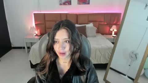 Snapshot of catti_brie_ chatting on May 12, 12:13 pm catti_brie_ online show from May 12, 12:13 pm