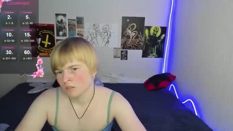 cattie_w_ online show from December 18, 1:33 am