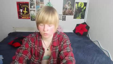 cattie_w_ online show from February 22, 1:18 am