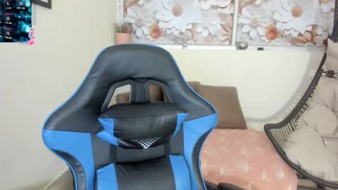 Snapshot of caty_sex4u chatting on March 8, 11:48 am caty online show from March 8, 11:48 am