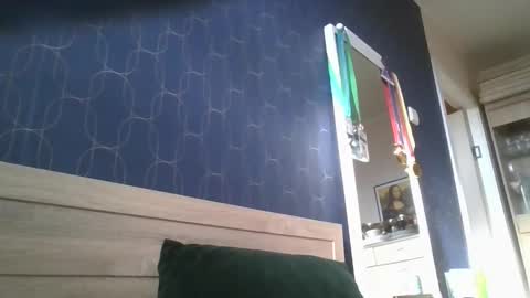 Im yours online show from October 7, 7:05 am