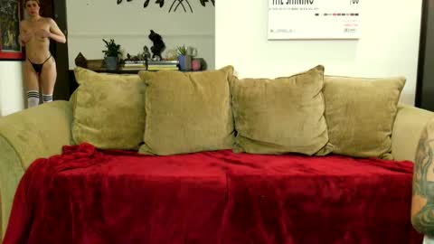 Snapshot of ccgreysweatpants chatting on January 30, 4:55 pm WHAT CAN YOU GET US TO DO online show from January 30, 4:55 pm