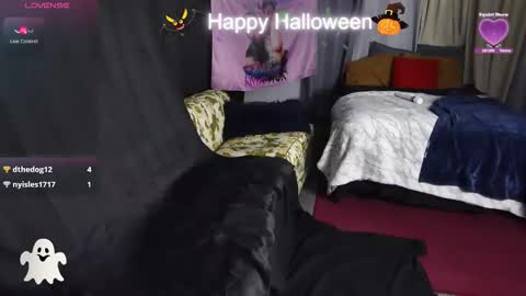 Snapshot of ccgreysweatpants chatting on October 29, 4:37 am WHAT CAN YOU GET US TO DO online show from October 29, 4:37 am