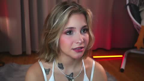 Lina  online show from June 4, 7:09 pm
