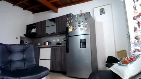 ceci online show from December 15, 9:41 pm