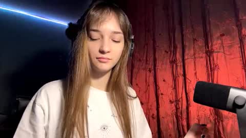 Snapshot of ceciliameusel chatting on November 15, 12:02 pm Lily online show from November 15, 12:02 pm