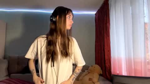 Snapshot of ceciliameusel chatting on November 23, 12:16 pm Lily online show from November 23, 12:16 pm