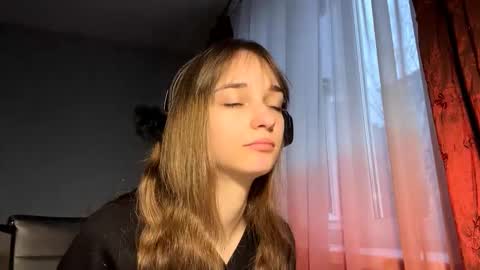 Snapshot of ceciliameusel chatting on November 28, 12:08 pm Lily online show from November 28, 12:08 pm