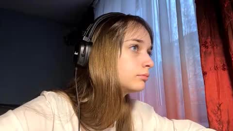 Snapshot of ceciliameusel chatting on December 4, 12:03 pm Lily online show from December 4, 12:03 pm