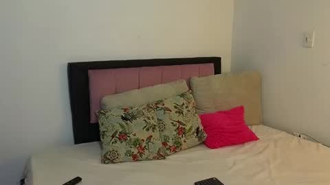 Snapshot of celeste_1star chatting on January 13, 2:18 am celeste_1star online show from January 13, 2:18 am