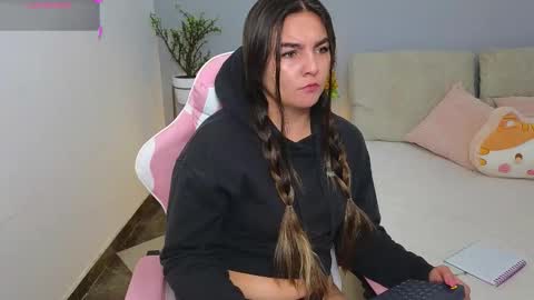 Snapshot of celeste_1star chatting on October 9, 10:08 pm celeste_1star online show from October 9, 10:08 pm