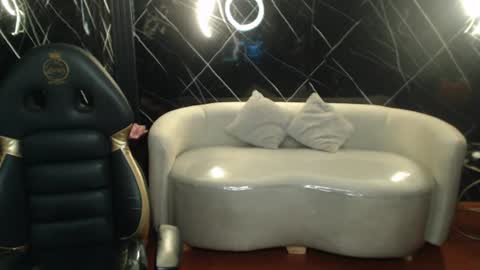 Snapshot of celeste_fioree chatting on June 28, 2:01 pm celeste_fioree online show from June 28, 2:01 pm