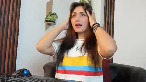 Snapshot of celeste_rodriguez_ chatting on June 18, 4:24 am online show from June 18, 4:24 am