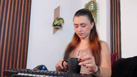 Snapshot of celeste_rodriguez_ chatting on June 21, 12:46 am online show from June 21, 12:46 am