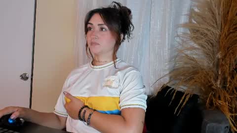 Snapshot of celeste_rodriguez_ chatting on July 8, 12:04 am online show from July 8, 12:04 am