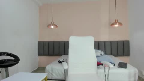 Snapshot of celeste_smmith_ chatting on February 26, 3:21 am celeste_smmith_ online show from February 26, 3:21 am