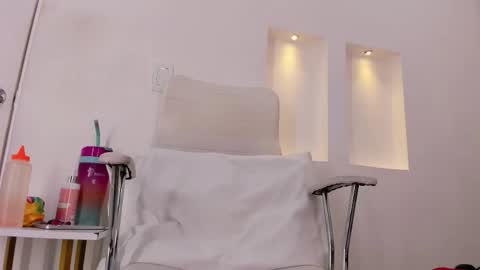 Snapshot of celeste_smmith_ chatting on November 14, 11:09 am celeste_smmith_ online show from November 14, 11:09 am