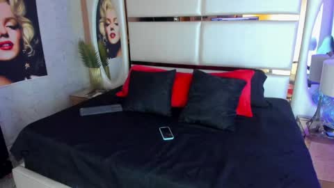 Snapshot of celeste_starsss chatting on May 13, 9:22 pm celeste_starsss online show from May 13, 9:22 pm
