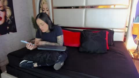Snapshot of celeste_starsss chatting on May 18, 9:31 pm celeste_starsss online show from May 18, 9:31 pm