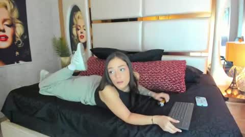 celeste_starsss online show from July 18, 9:07 pm