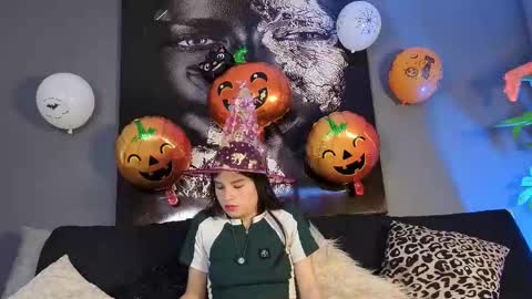 Snapshot of celestesecret chatting on October 24, 7:10 pm Sara online show from October 24, 7:10 pm