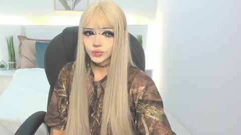 Snapshot of celestica_rose chatting on February 23, 4:17 am Celestica online show from February 23, 4:17 am