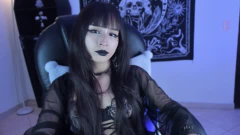   online show from December 18, 10:05 pm