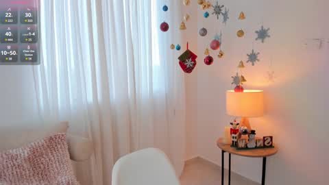Snapshot of celia_dubois chatting on December 18, 10:02 pm Ari online show from December 18, 10:02 pm
