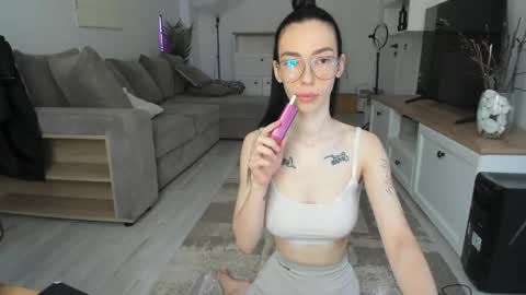 Celine Roxelle online show from May 17, 8:12 am
