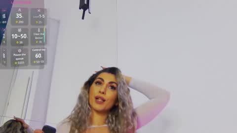 Snapshot of celinemeyerr chatting on December 4, 6:44 am CelineMeyer online show from December 4, 6:44 am