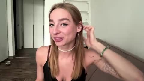 Snapshot of celineruppert chatting on June 11, 12:08 am Amilia online show from June 11, 12:08 am
