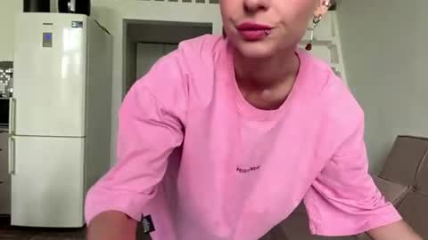 Snapshot of celineruppert chatting on June 21, 1:19 am Amilia online show from June 21, 1:19 am