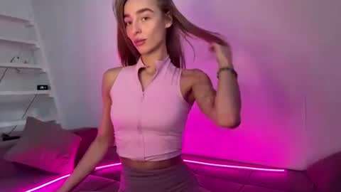 Snapshot of celineruppert chatting on July 2, 2:11 am Amilia online show from July 2, 2:11 am