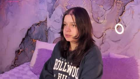 Hello guys my name is Sofi and Lizzie and  Vanessa online show from February 6, 3:33 am