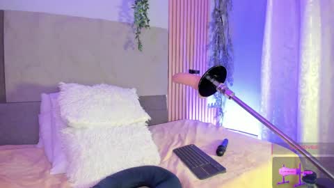 Hello guys my name is Sofi and Lizzie and  Vanessa online show from June 2, 11:07 pm