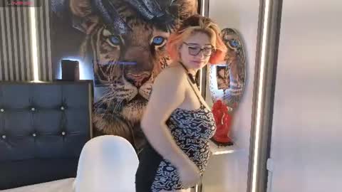 Snapshot of cerecita_02 chatting on June 25, 5:12 am Cerecita online show from June 25, 5:12 am