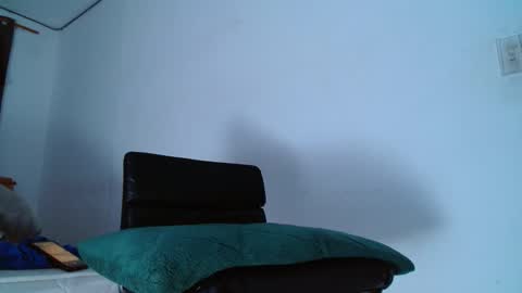 Snapshot of cesar_master_ chatting on October 2, 9:33 pm cesar_master_ online show from October 2, 9:33 pm