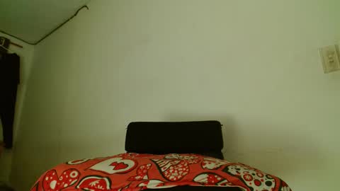 Snapshot of cesar_master_ chatting on October 25, 8:25 pm cesar_master_ online show from October 25, 8:25 pm