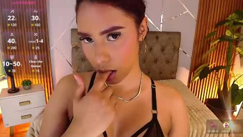 Snapshot of chaarlottee_69 chatting on May 21, 8:27 pm CHAARLOTTEE online show from May 21, 8:27 pm