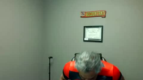 Chuck online show from June 8, 11:32 am