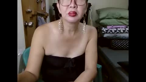 Snapshot of champaka123 chatting on November 19, 2:44 am champaka online show from November 19, 2:44 am