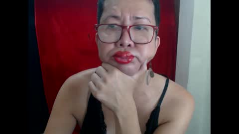 Snapshot of champaka123 chatting on May 6, 2:08 am champaka online show from May 6, 2:08 am